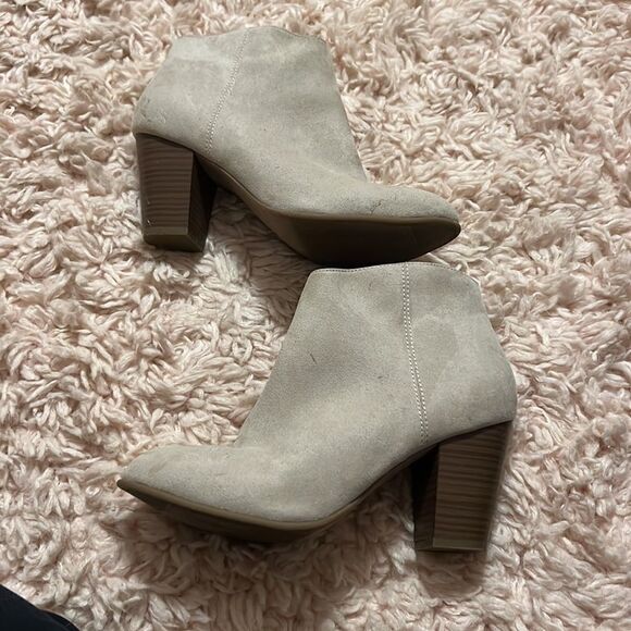 Old Navy Cream Ankle Boots. Size 9 - Picture 2 of 6